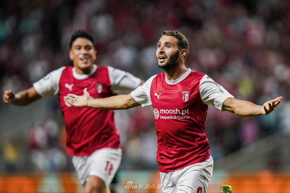 他正在与私 他正在与私