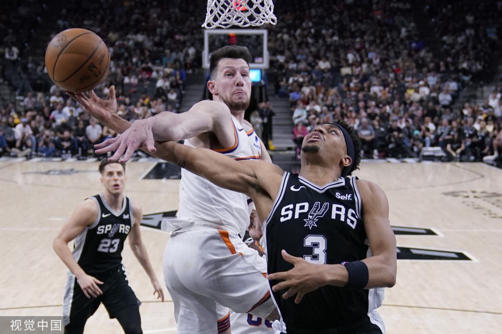 阵容中承担 阵容中承担