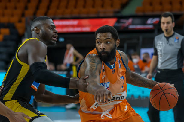 纷纷将矛头 纷纷将矛头