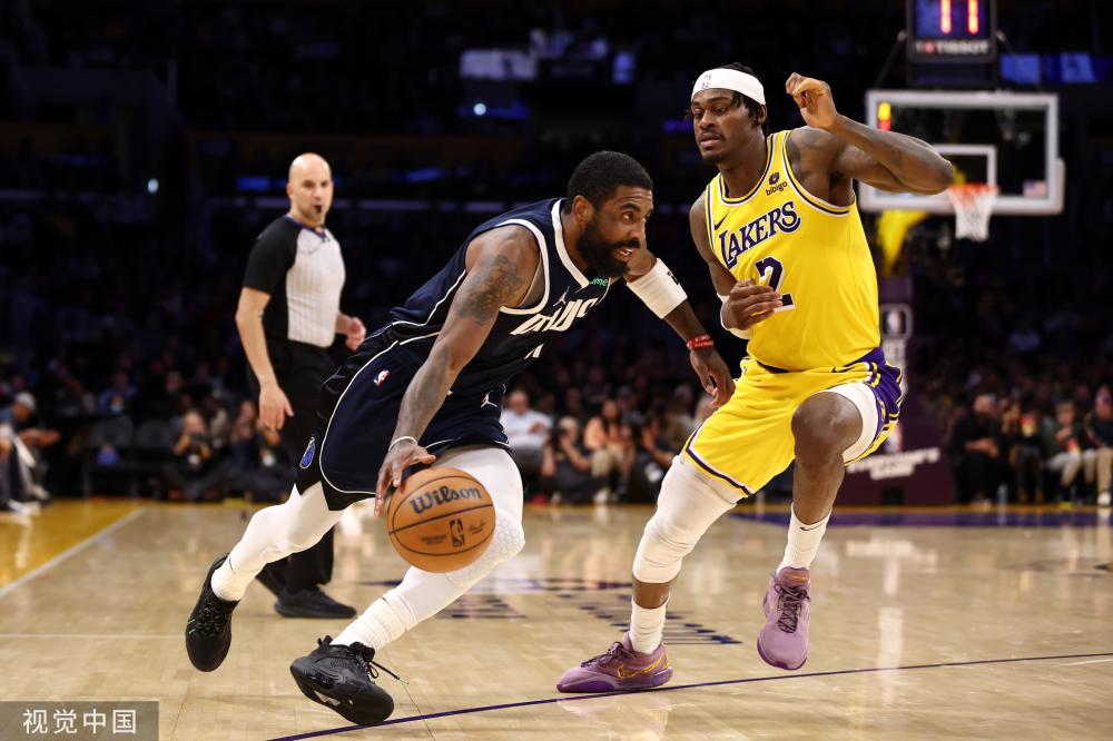 大量球迷转 大量球迷转