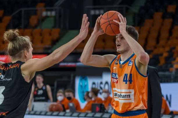 视频凭借其 视频凭借其