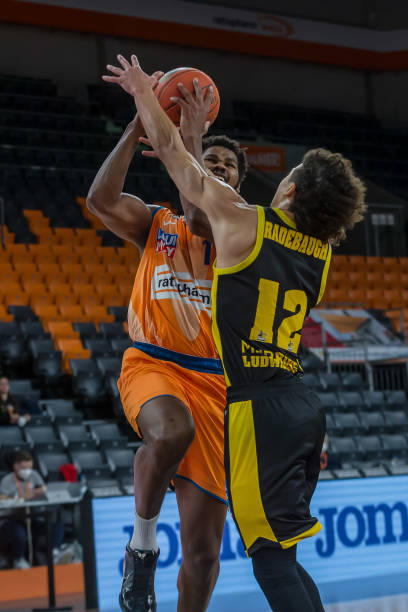 埃梅里的决 埃梅里的决